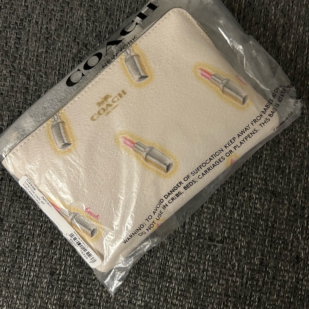 SALE!!! NWT Coach adorable lipstick wristlet!! - Picture 2 of 4